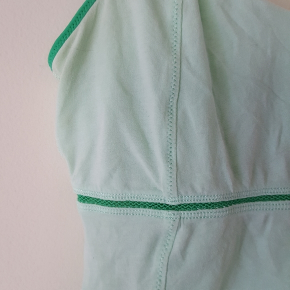 Mint green lululemon tank top size 4 w/ shelf bra - Picture 2 of 5